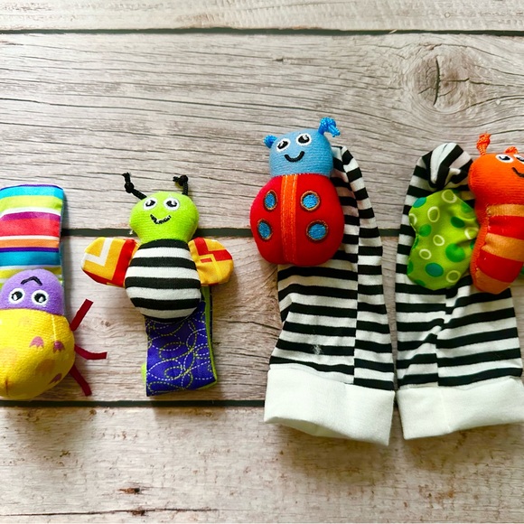 2 Pack Colorful Insect Baby Rattle Socks - Picture 3 of 3